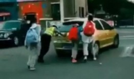 新疆网友押车爆料事件视频,一幕惊心动魄的现场直击