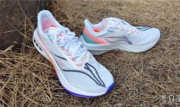 2024李宁飞电5e最新爆料,揭秘全新电竞鞋款的技术革新与设计亮点