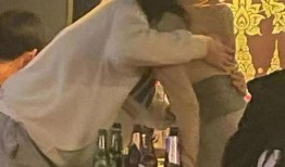 酒吧网红吃瓜视频,揭秘娱乐圈幕后故事